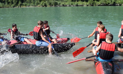 Floß-Challenge auf der Enns ist in der Tat eine Challenge - eine sportliche Herausforderung